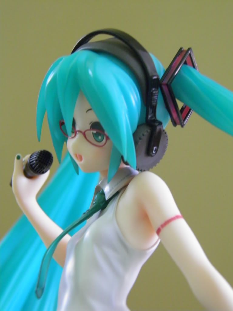 lat miku figure